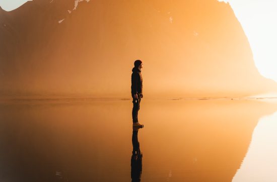 بحران میانسالی از دیدگاه یونگ و تأثیر هوش مصنوعی